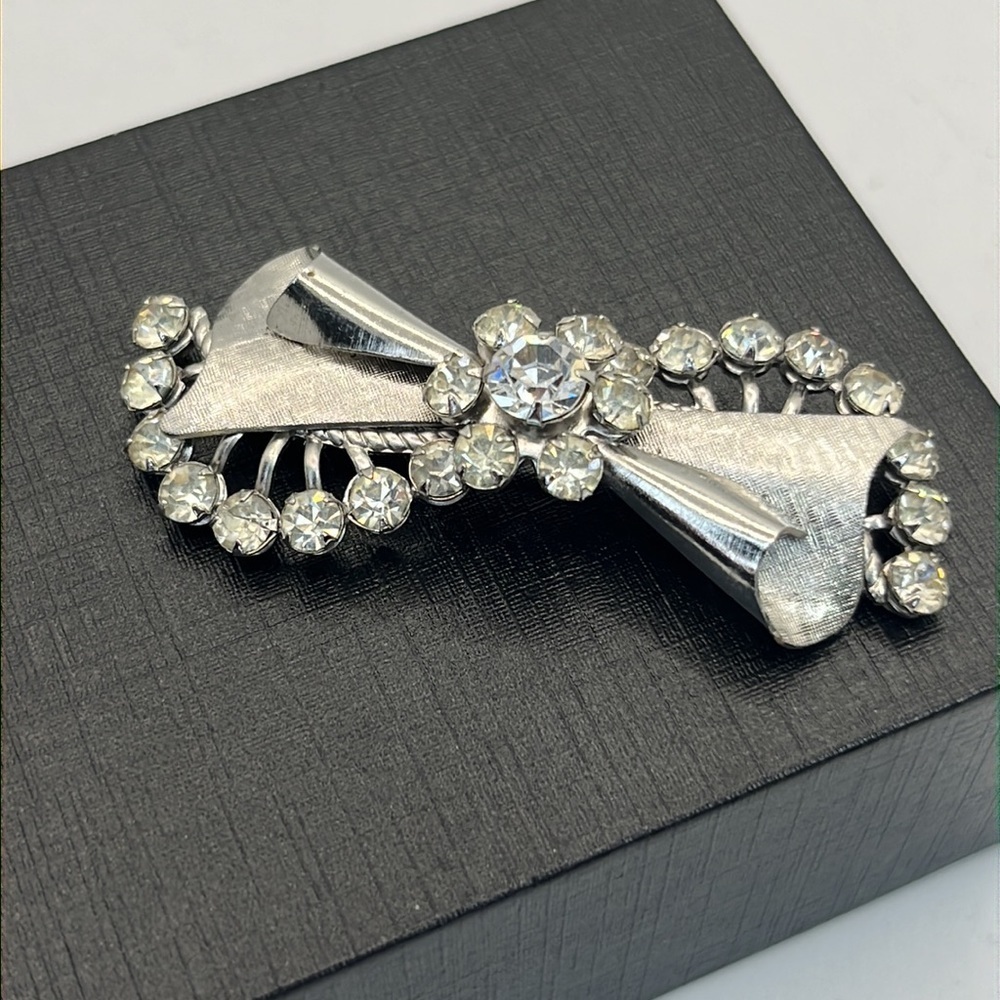 VTG 1950’s Crystal Silver Tone Brooch Pin 2.25"